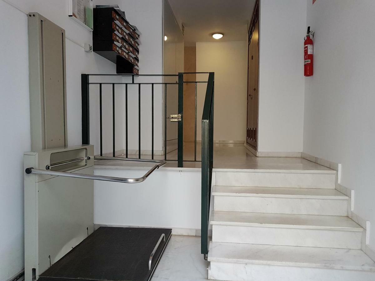 Sherryflat Paralejo 10 - Parking Jerez de la Frontera Exterior foto
